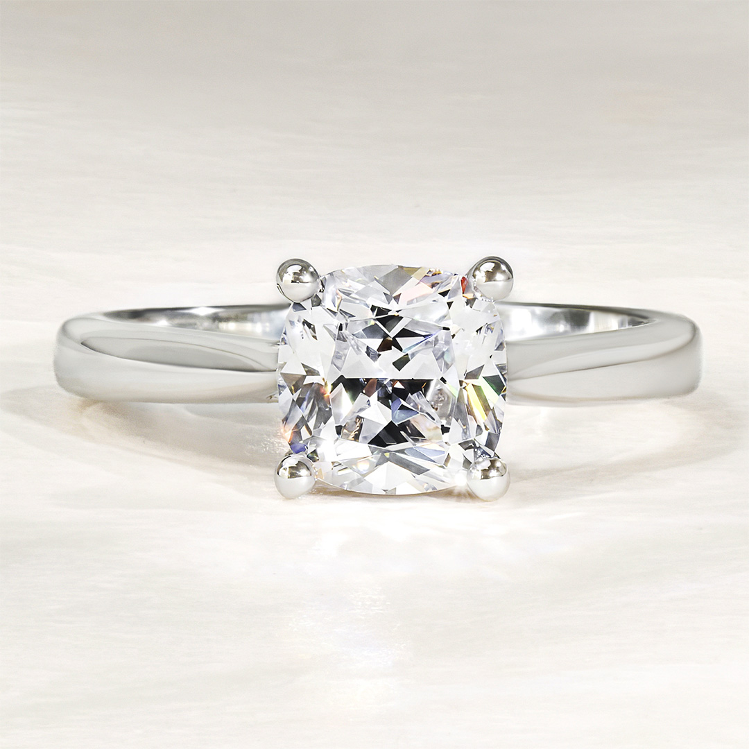 Bague de fiançailles solitaire modèle Pure de la Maison de joaillerie Amantys